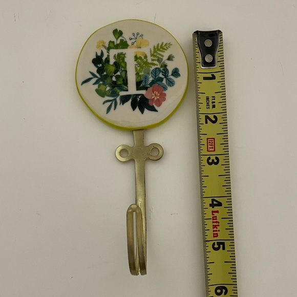New ANTHROPOLOGIE Leighton Monogram T Metal Hook Ceramic and Goldtone Home Decor - Picture 5 of 9
